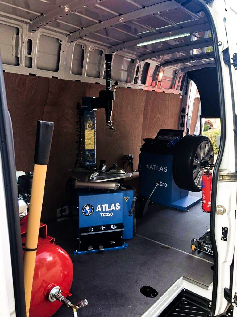 Atlas Mobile Tyre Fitting Equipment with air compressor