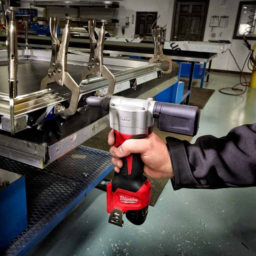Milwaukee M12 Pop Rivet Tool Kit