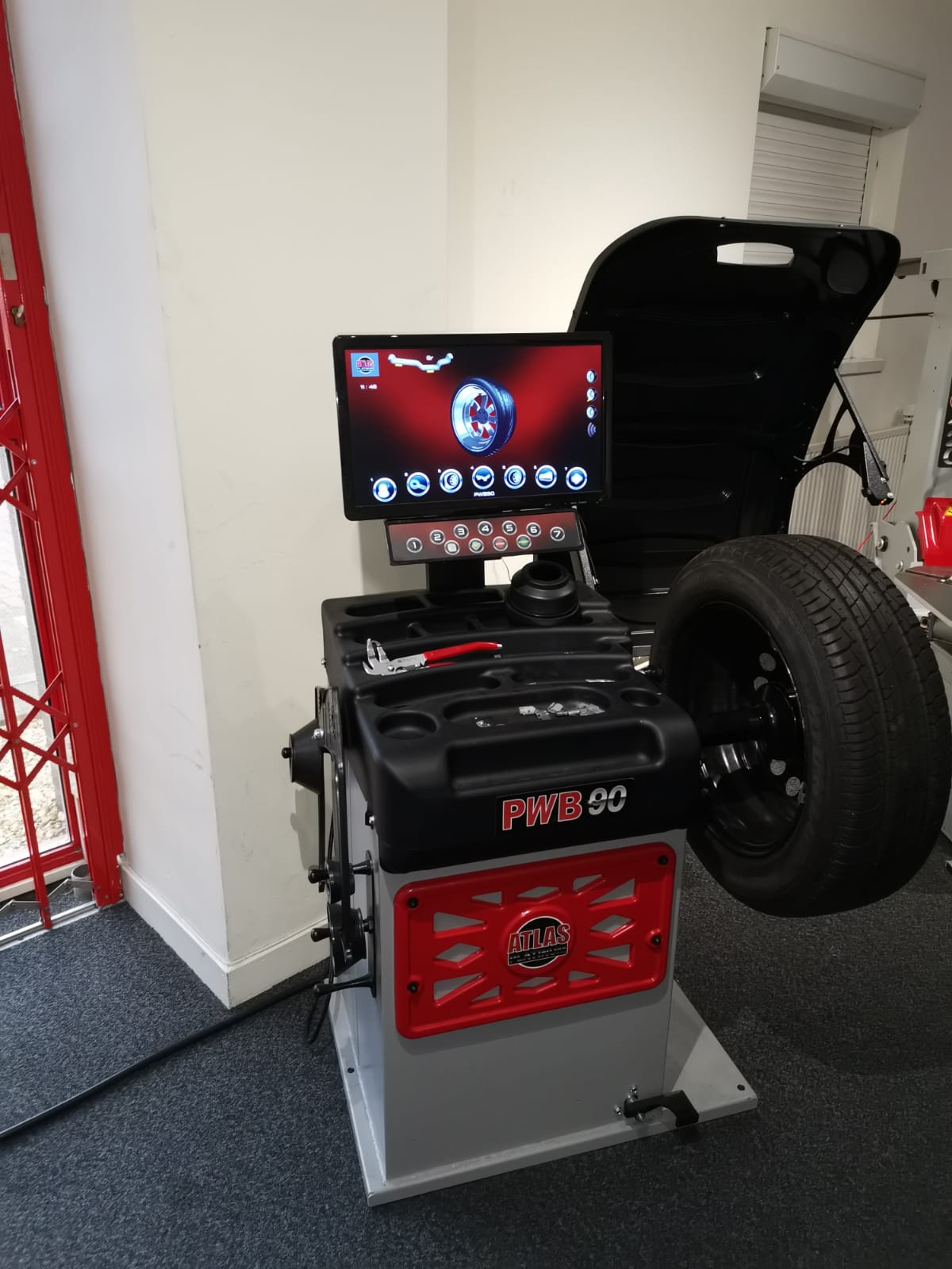 Atlas Platinum PWB90 Wheel Balancer [ExDemo] Tyre Bay Direct
